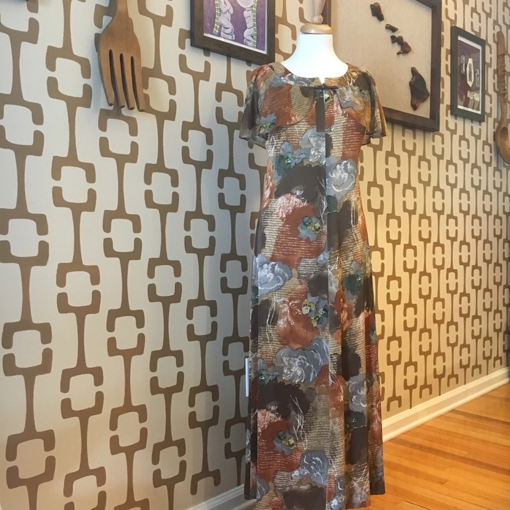Vintage Hawaiian dress in beautiful browns